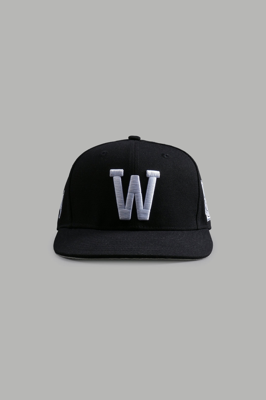 Iron W V2 Fitted Hat in Black